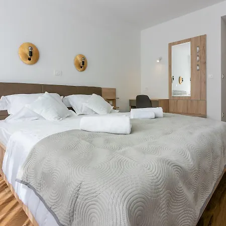 Traumhaftes Mit Privatpool, Bbq, Klimatisierten Schlafzimmern, Aussendusche, Waschmaschine *