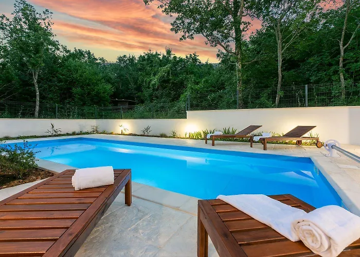 Semesterbostad Traumhaftes Mit Privatpool, Bbq, Klimatisierten Schlafzimmern, Aussendusche, Waschmaschine