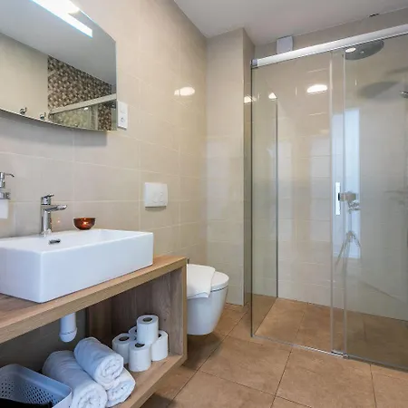 Traumhaftes Mit Privatpool, Bbq, Klimatisierten Schlafzimmern, Aussendusche, Waschmaschine Сasa de vacaciones Grižane