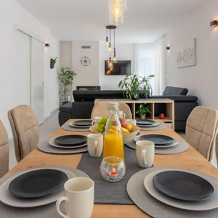 Traumhaftes Mit Privatpool, Bbq, Klimatisierten Schlafzimmern, Aussendusche, Waschmaschine * Grižane