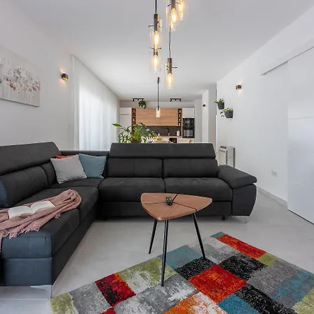 Traumhaftes Mit Privatpool, Bbq, Klimatisierten Schlafzimmern, Aussendusche, Waschmaschine Сasa de vacaciones *