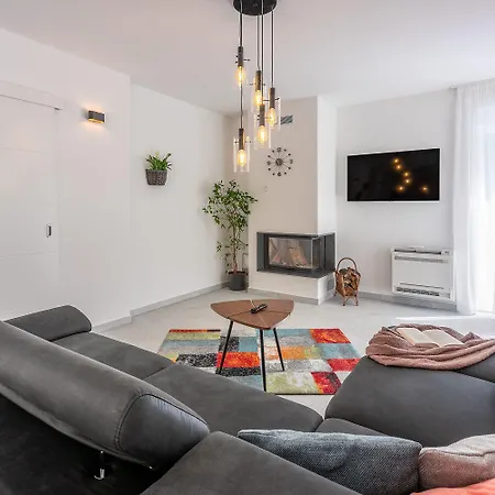 Traumhaftes Mit Privatpool, Bbq, Klimatisierten Schlafzimmern, Aussendusche, Waschmaschine *